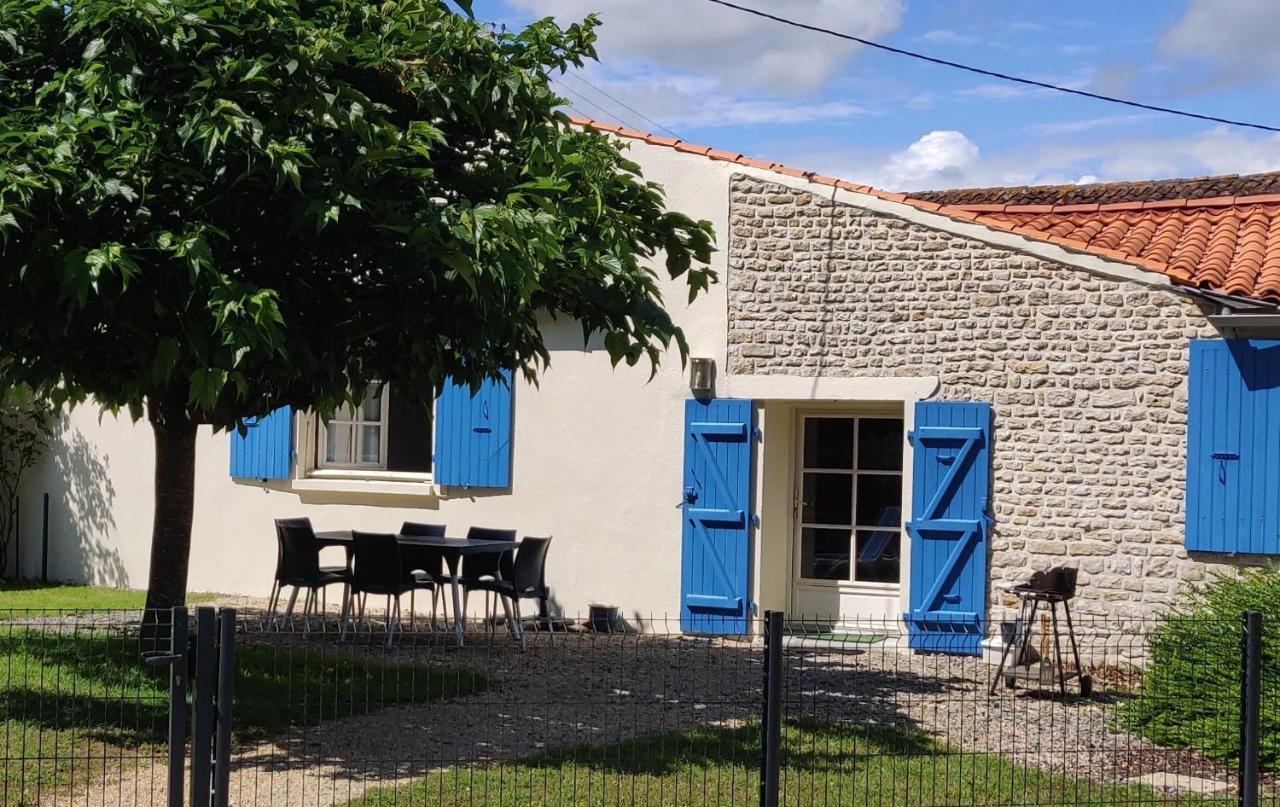 Gite Du Clos De La Vigne Montreuil  Eksteriør billede