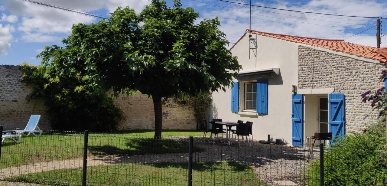 Gite Du Clos De La Vigne Montreuil  Eksteriør billede