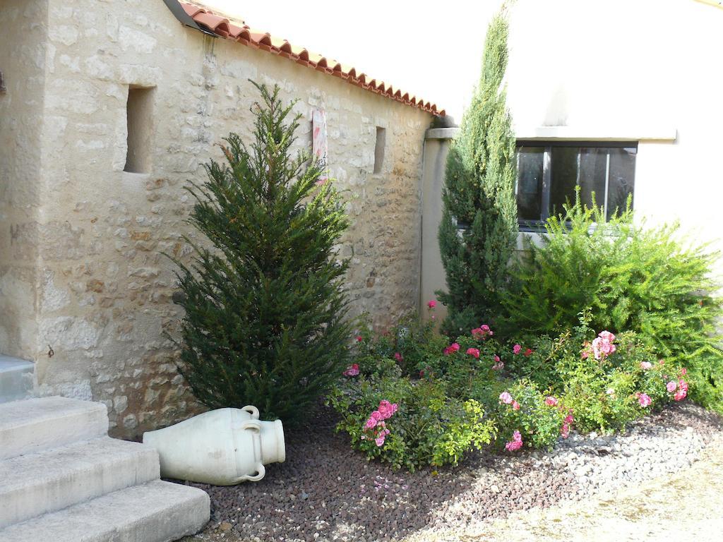 Gite Du Clos De La Vigne Montreuil  Værelse billede